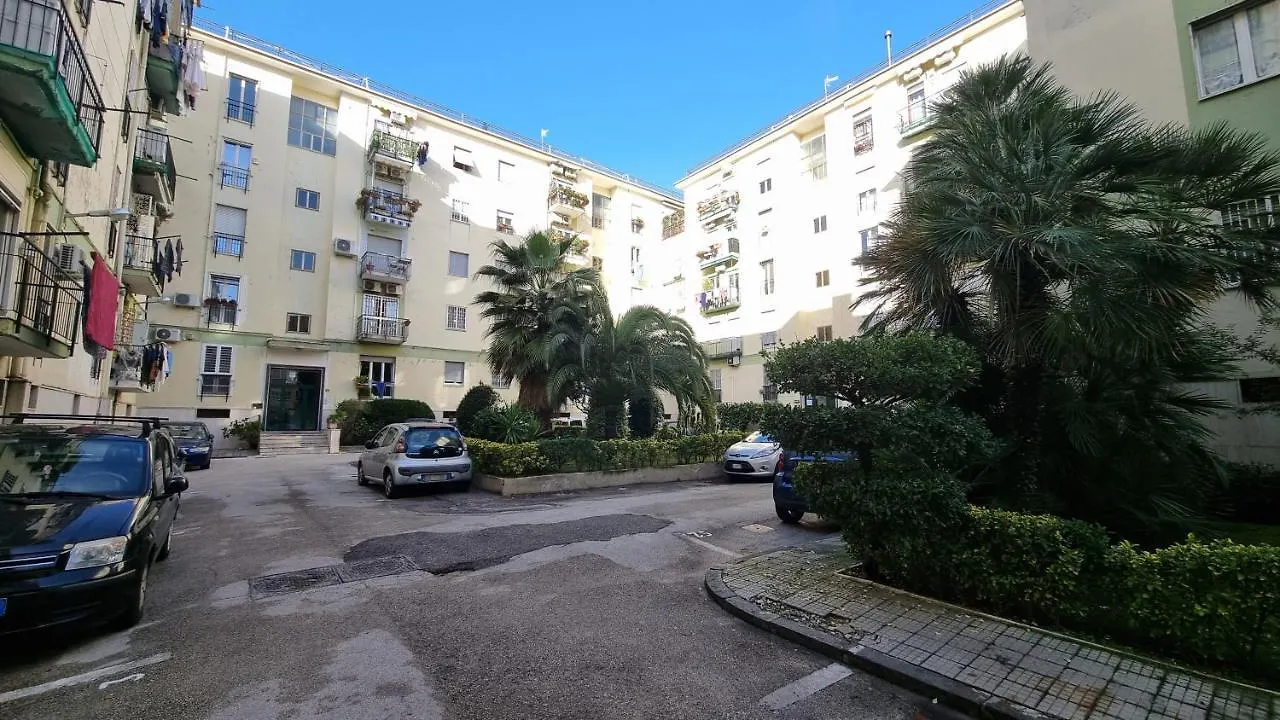 Casa Omar al Vomero Nápoles Italia